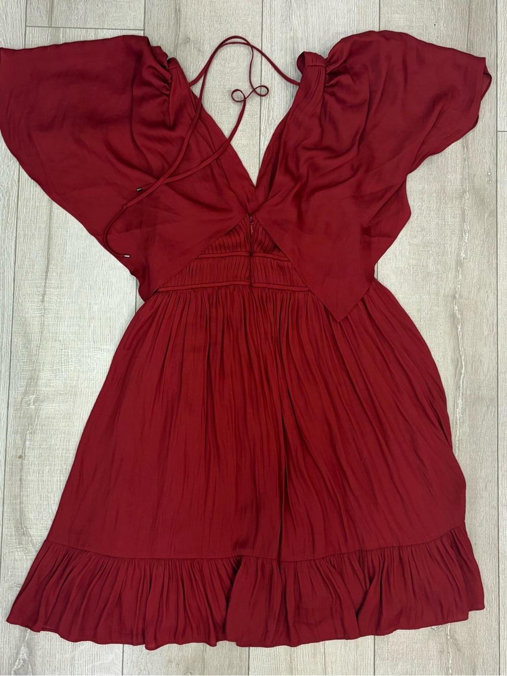Halston Heritage Red Pleated V-Neck Midi Dress - Picture 6 of 7
